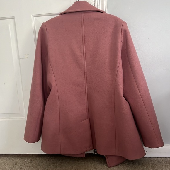 Pink winter coat. In great condition. - Picture 4 of 4